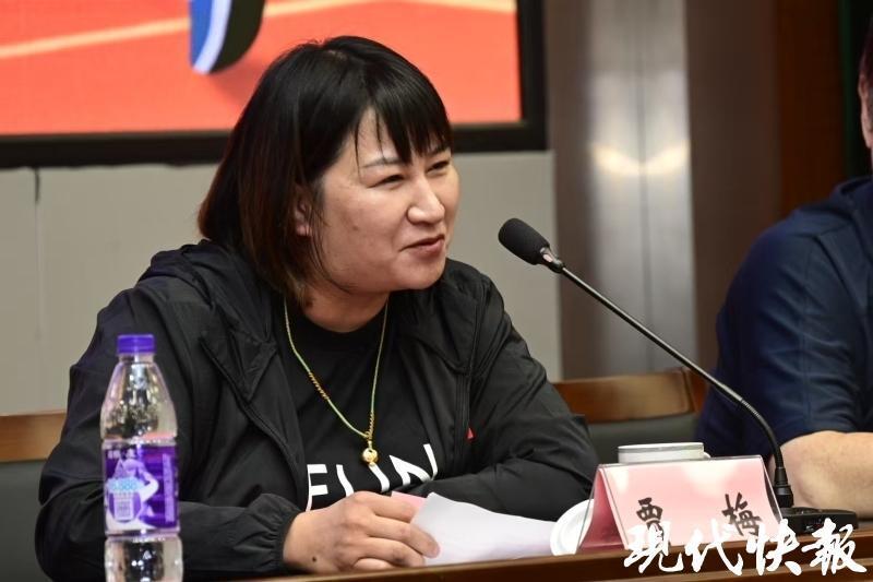 znVDy, 大赛的经历